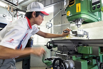 技能五輪での活躍|トヨタ工業学園