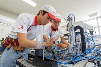 技能五輪での活躍|トヨタ工業学園
