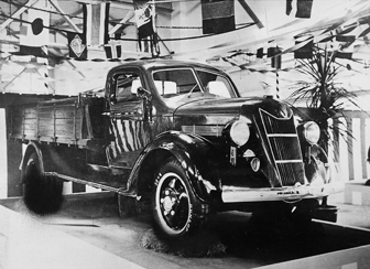 「G1型トラック」の発表会