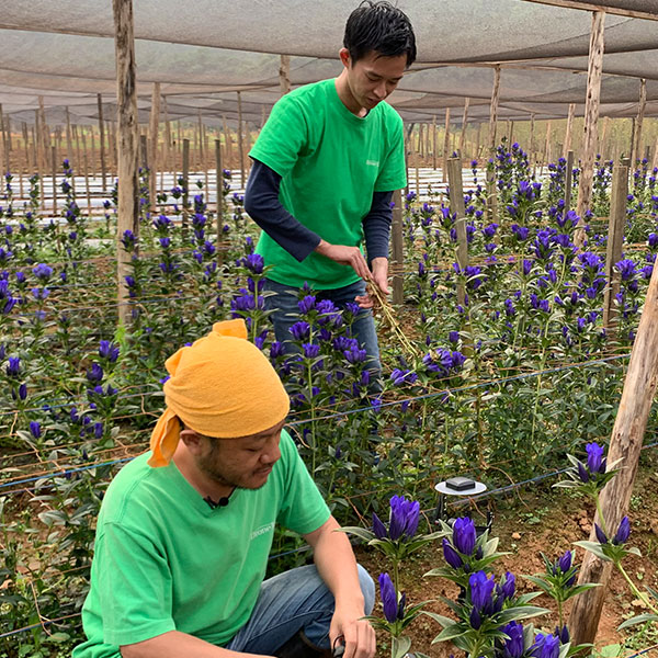 ドローンジャパン 代表取締役社長 勝俣 喜一朗さんと、Bloom Hills Rwanda Ltd. 代表取締役 原田 俊吾さん
