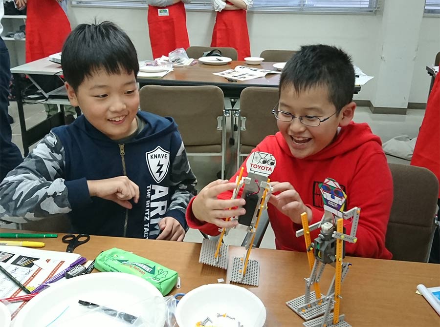 二足歩行型ロボット